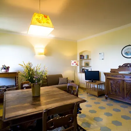 Sleeps 4 Pool T313039 * Castelnuovo Magra